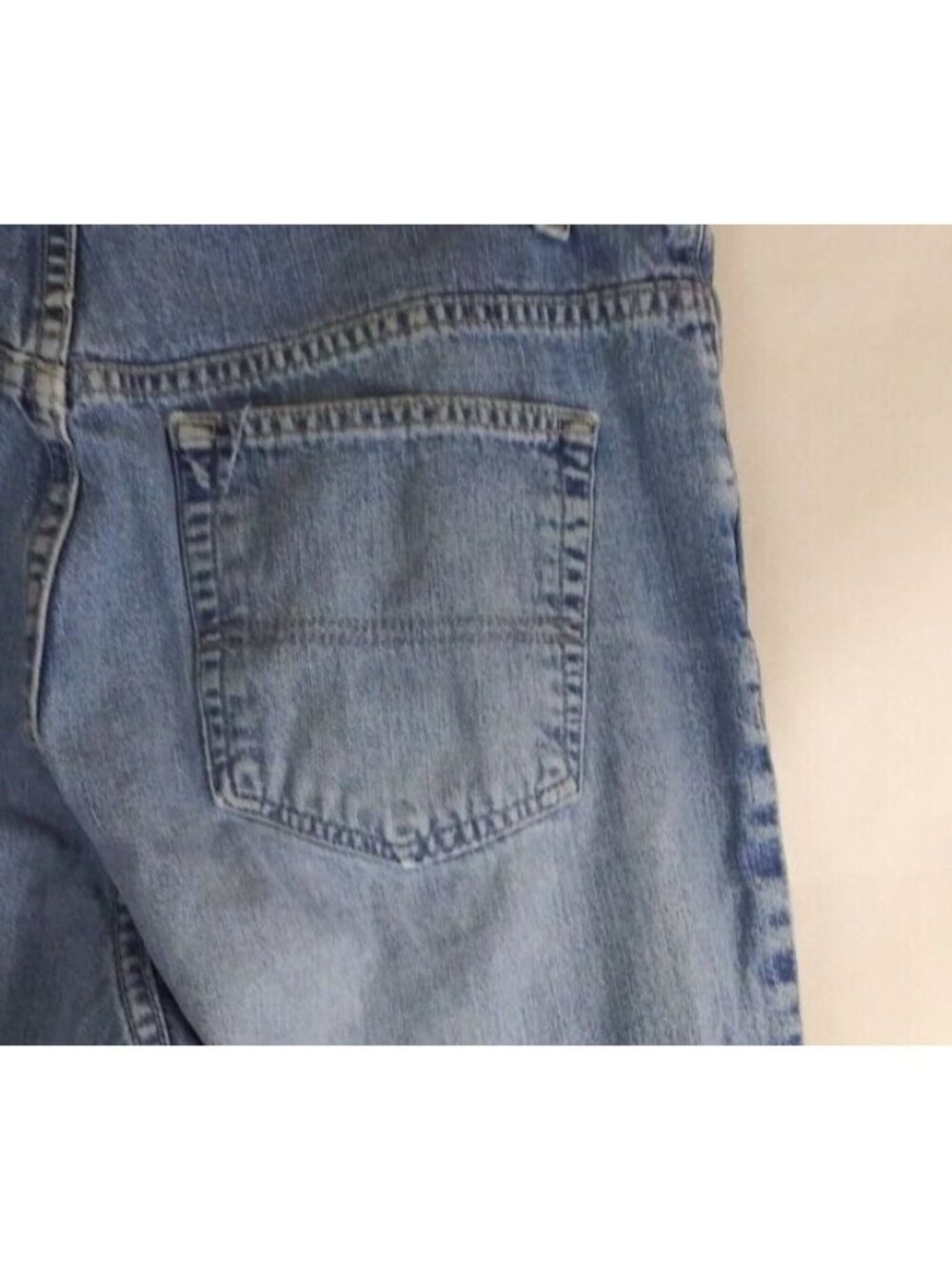 Tommy Hilfiger Classic Cut Men's Distressed Bootcut Jeans Size 32x31 - Picture 4 of 8